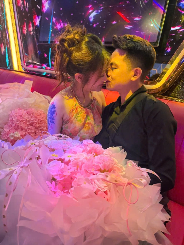 Khoảnh Khắc Ngọt Ngào Bên Nhau